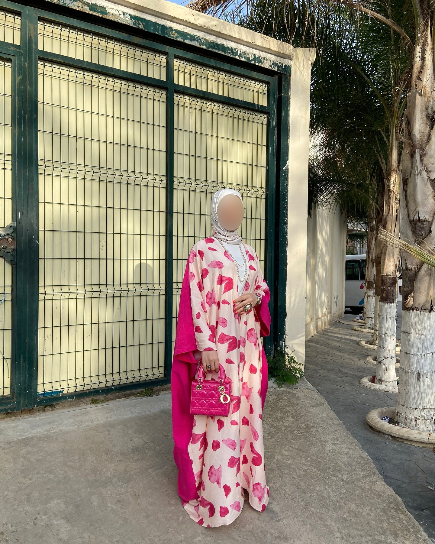 💮 Abaya fluide imprimée – Élégance en 3 Pieces